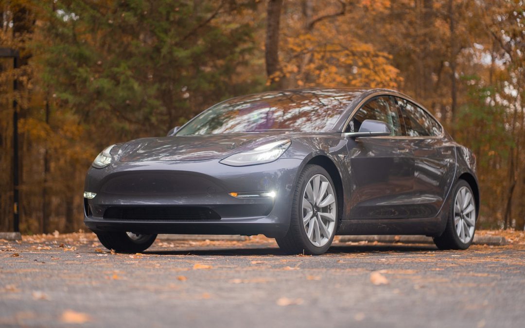 Tesla 3 tvoří třetinu EV prodejů v Británii